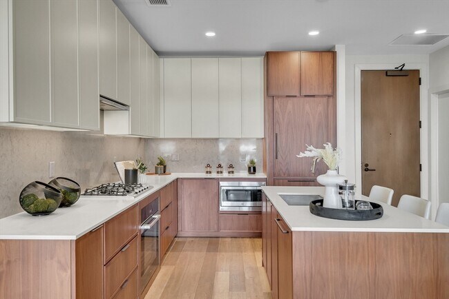 Building Photo - 566 Columbus Ave