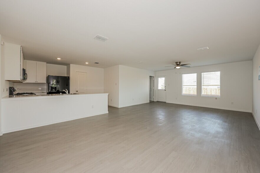 Building Photo - 101 Wren Wy