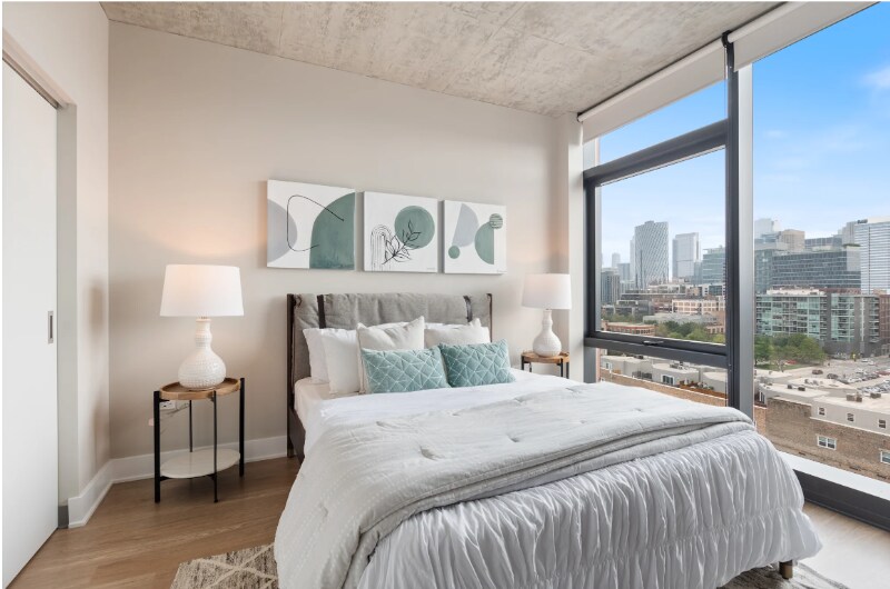 Building Photo - 1040 W Van Buren St