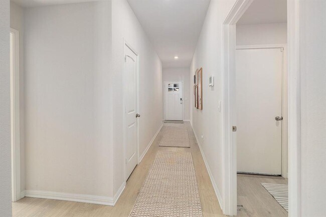 Building Photo - 2640 Indian Clover Trl