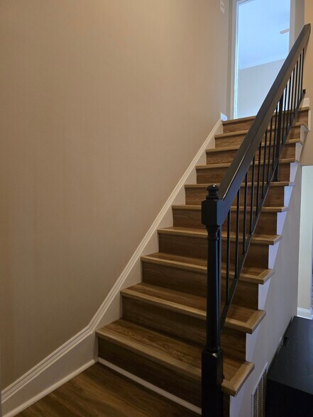 Building Photo - 602 Sugarland Run Dr