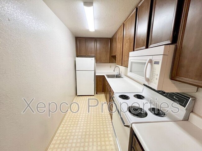 Building Photo - 751 N Los Felices Rd