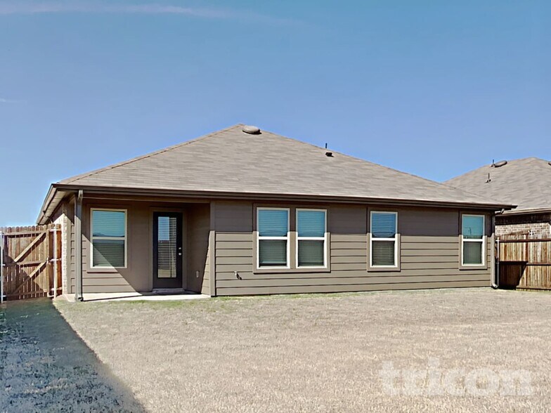 Building Photo - 1904 Strongbark Dr