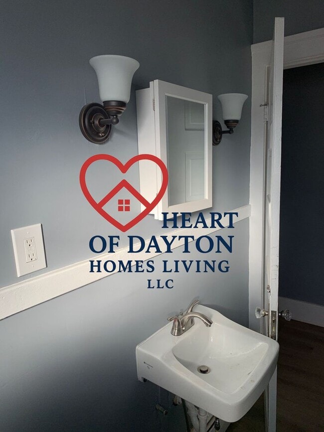 Building Photo - 1732 E 3rd St