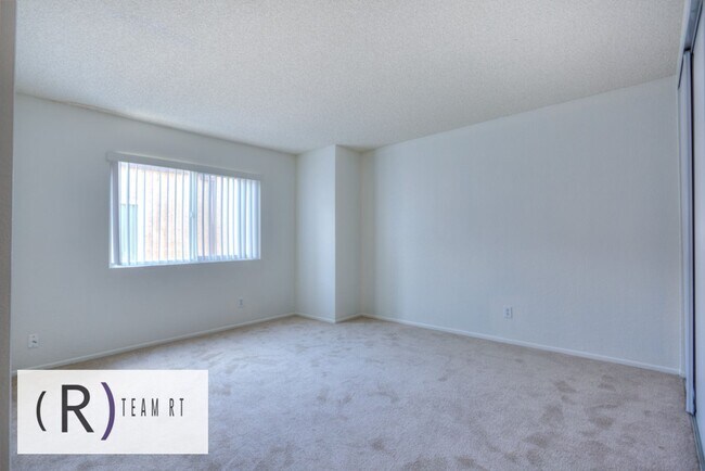 Building Photo - A Spacious Condo with a Quiet Community