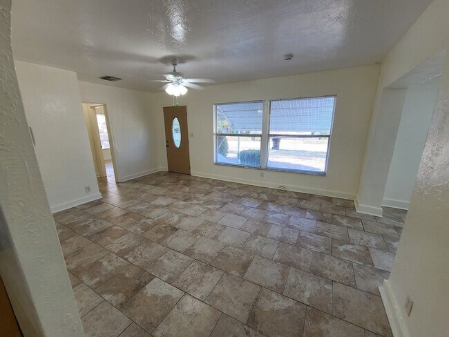 Building Photo - Stunning Corner-Lot Rental: 4BR/2BA with Courtyard