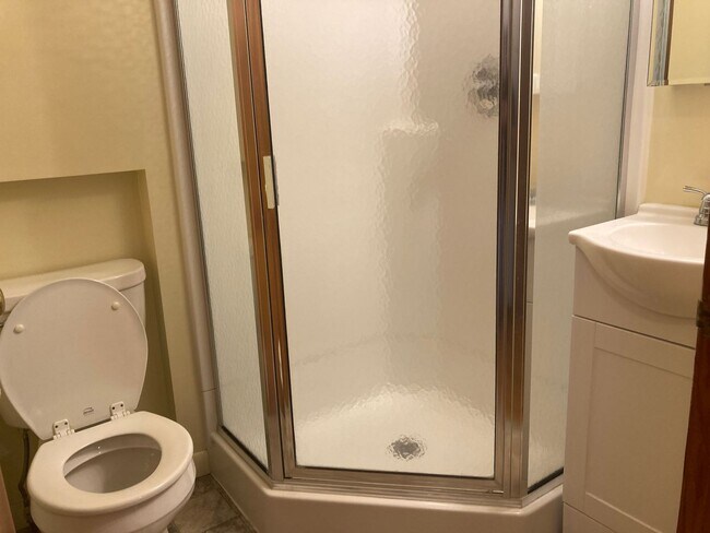 Building Photo - Lease Details for 2025 Start Date ONLY - N...