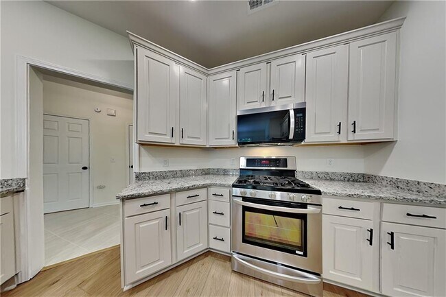 Building Photo - 420 Sable Ct