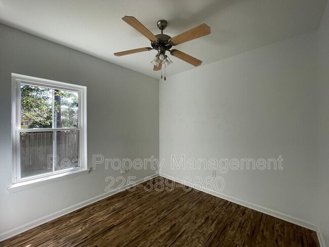 Building Photo - 9382 Pecan Tree Dr