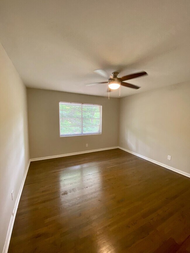 Interior Photo - 225-Hillcrest