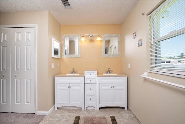 Building Photo - 662 Sterling Dr