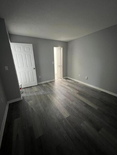 Building Photo - 1261 SW 46th Ave