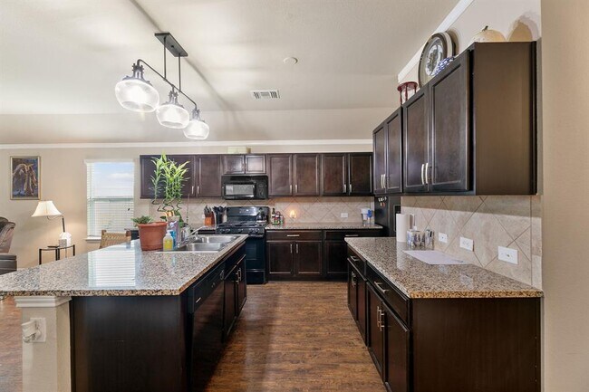 Building Photo - 447 Discovery