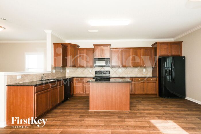 Building Photo - 14435 Lake Crossing Dr