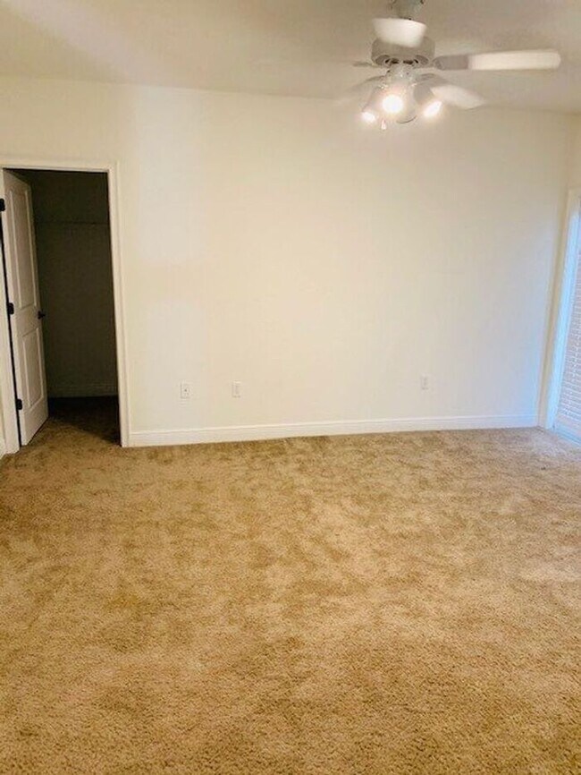 Building Photo - Gated Community of La Fortuna in Kissimmee