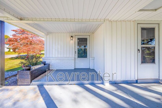 Building Photo - 316 Sky Dr