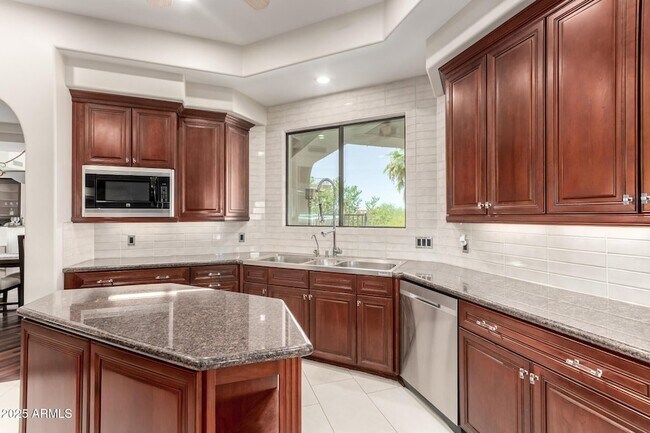 Building Photo - 8614 N 17th Pl