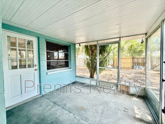 Building Photo - 990 62nd Terrace S