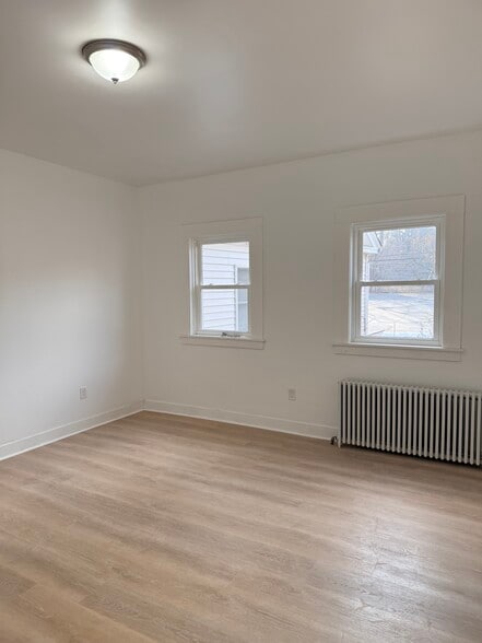 Bedroom - 33 Main St