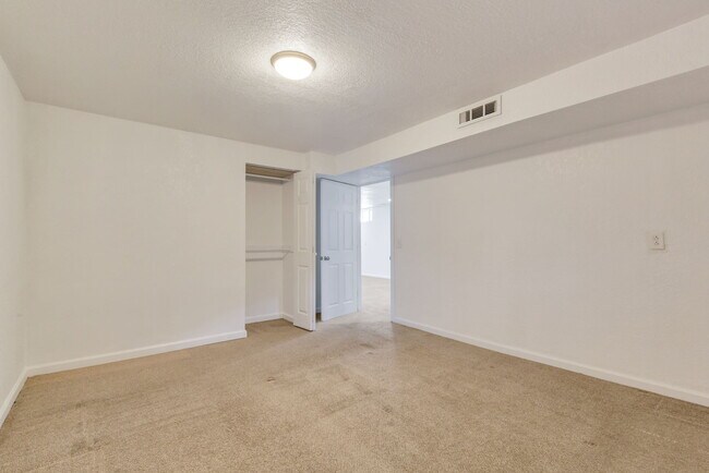 Building Photo - 1230 S Pierce St