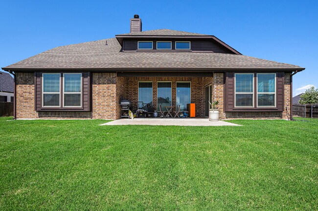 Building Photo - Exquisite 5-Bedroom, 3.5-Bath on 0.46 Acre...