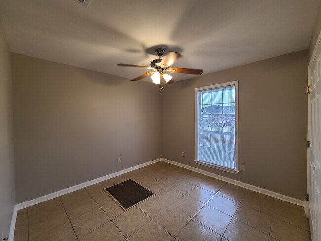 Building Photo - 3820 Juno Dr
