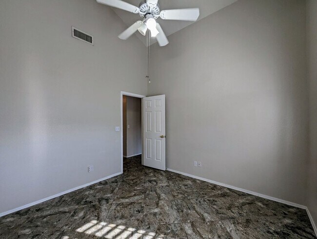 Building Photo - 1902 N Barkley, 14