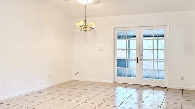 Building Photo - 301-302 Soldier Sq - 302 Soldier Sq