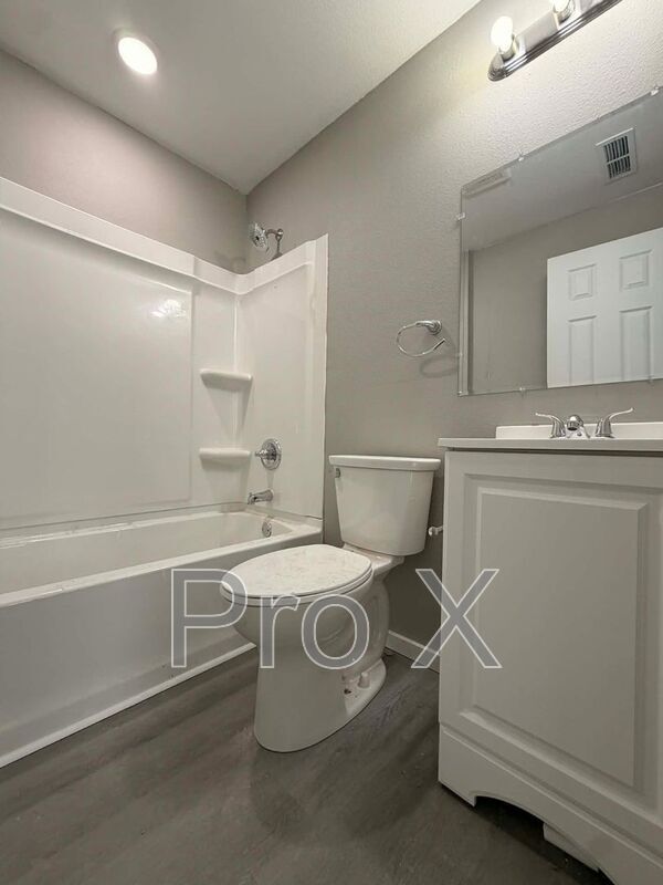 Building Photo - 117-121 S Byers Apartments