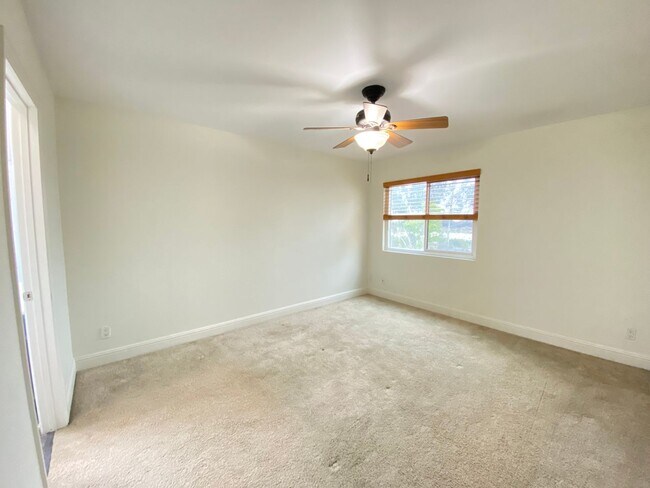 Building Photo - Spacious Two Bedroom featuring Ensuite Bathrooms! TWO ASSIGNED PARKING SPACES! Air Conditioning I...