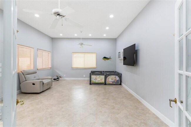 Building Photo - 470 NW 38th Ave