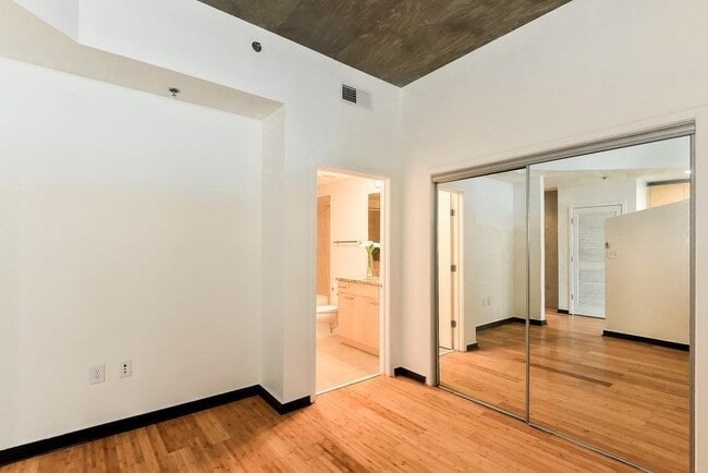 Building Photo - 3324 Peachtree Rd NE