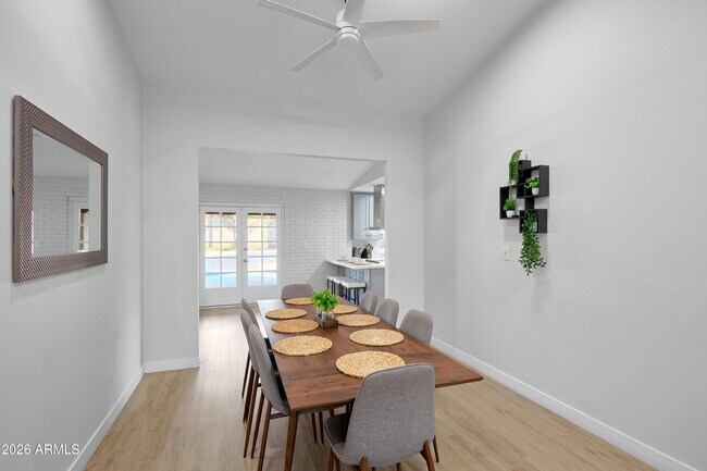 Building Photo - 2331 E Sunnyside Dr
