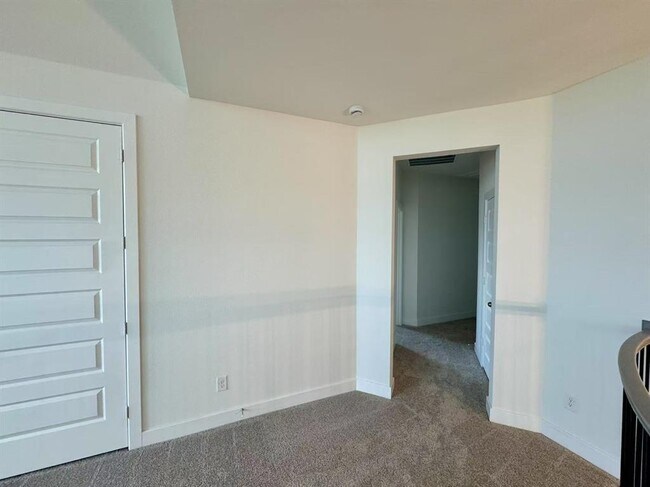 Building Photo - 31019 Sun Vly Dr