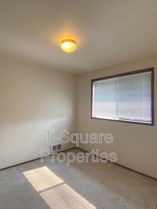 Building Photo - 2121 Chestnut St