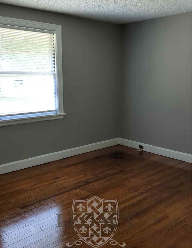 Building Photo - 312 Bowwood Dr