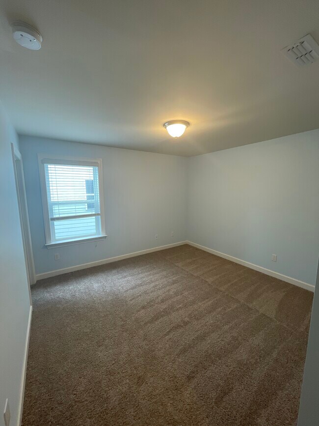 Building Photo - 1013 Travern Dr