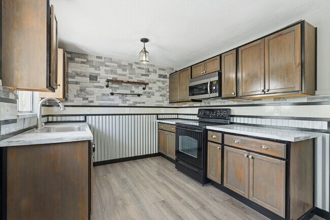 Building Photo - $2,040.95, 3-bed, 2-bathroom located in Colorado Springs with a large backyard