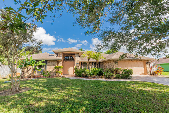 Primary Photo - 409 SW Whitmore Dr