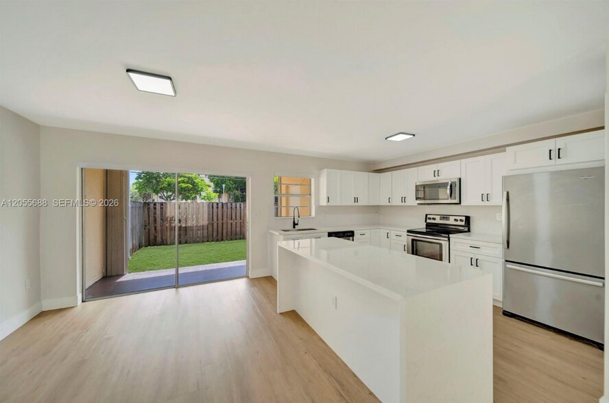 Building Photo - 8769 SW 137th Ave