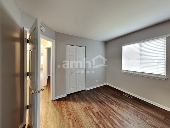 Building Photo - 495 W Camden Ln