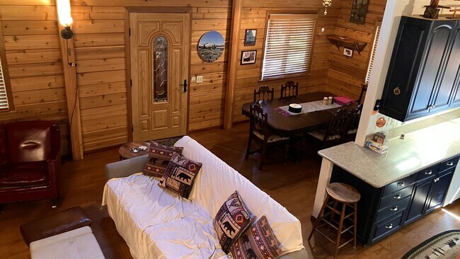 Building Photo - Furnished mountain cabin