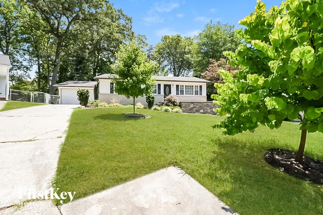 Building Photo - 503 Rosebriar Ct
