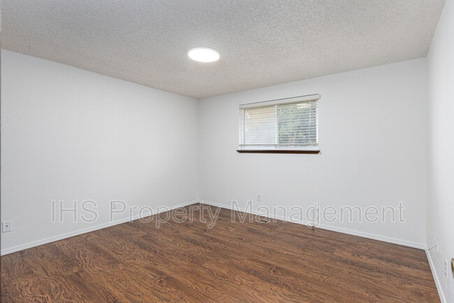 Building Photo - 905 W 33rd Ave