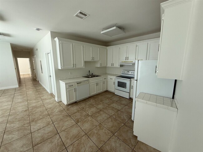 Building Photo - 2724 Crossview Dr