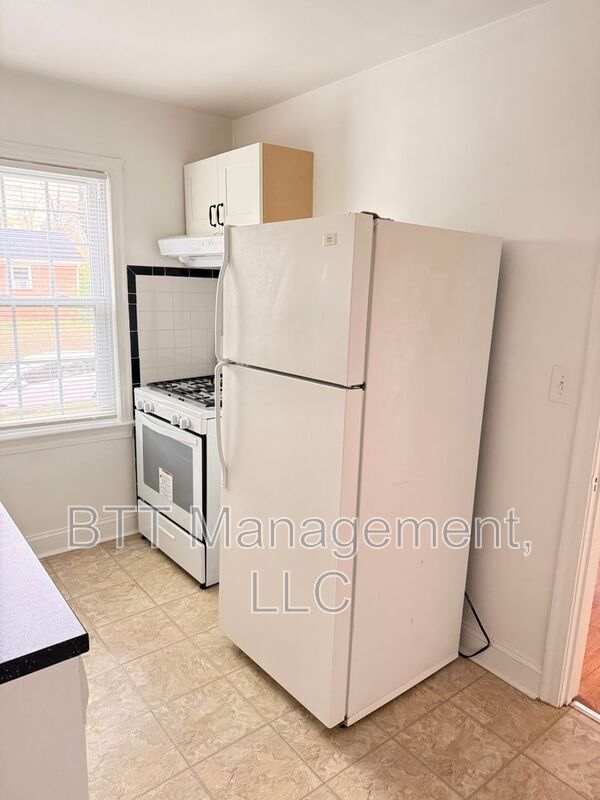 Building Photo - 8401 Greenwood Ave