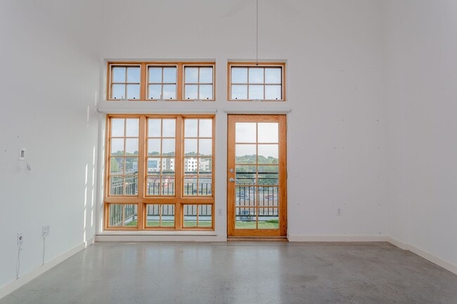 Building Photo - 2235 E 6th St