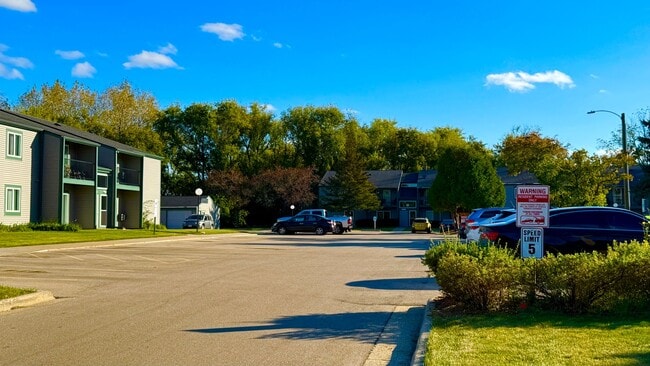 Building Photo - Lower 2-Bedroom | Heat Included & Fully Renovated