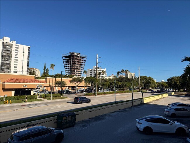 Building Photo - 20201 NE 29th Ct