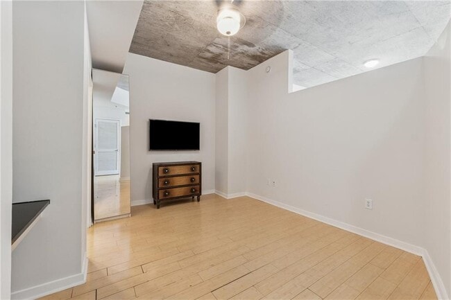 Building Photo - 3324 Peachtree Rd